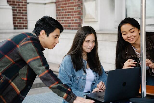 financial-aid-for-students-2024-guide-2.jpg